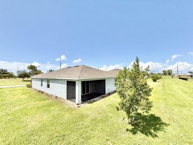 Building Photo - 16304 Quesa Dr