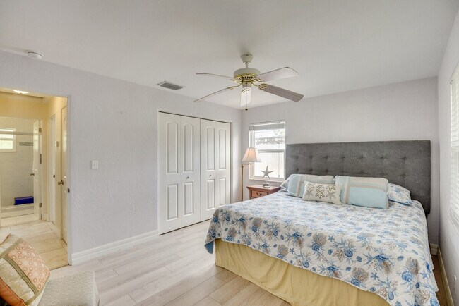 Building Photo - 8 Tropical Dr