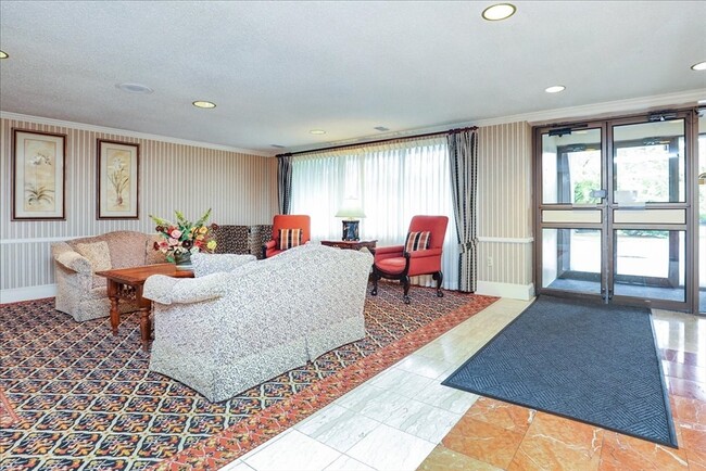 Building Photo - 1006 Paradise Rd