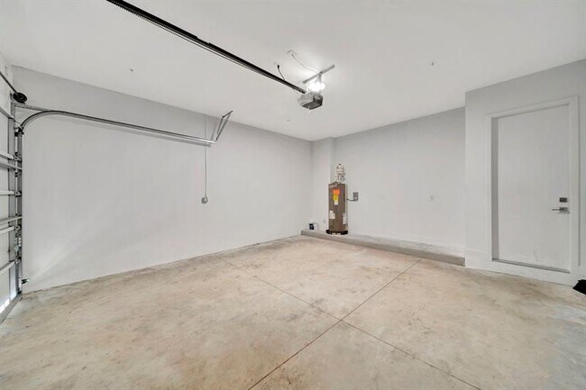 Building Photo - 4224 NE 7th Terrace