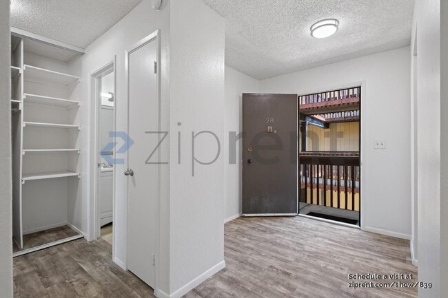 Building Photo - 1060 Oak Grove Rd
