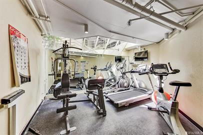 Building Photo - Beautiful 1 Bedroom 1 Bathroom in Pac Heig...