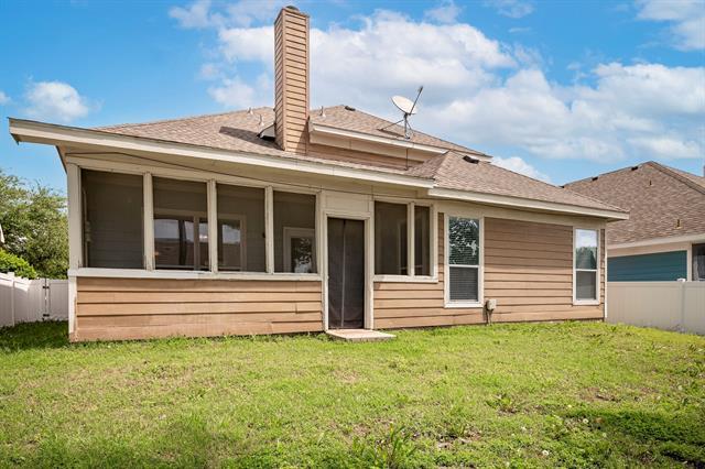 Building Photo - 9902 Maple Dr