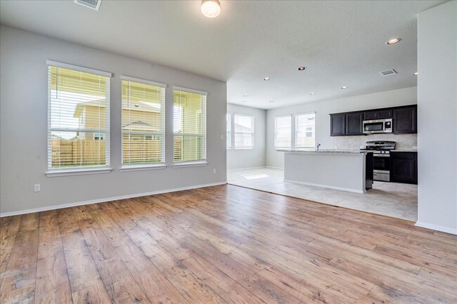 Building Photo - 116 White Dunes Dr