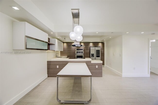 Building Photo - 161 Crandon Blvd