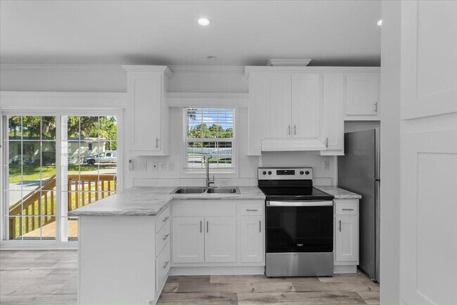 Building Photo - 11240 N Northwood Dr