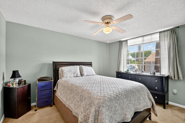 Building Photo - 1733 Village Blvd