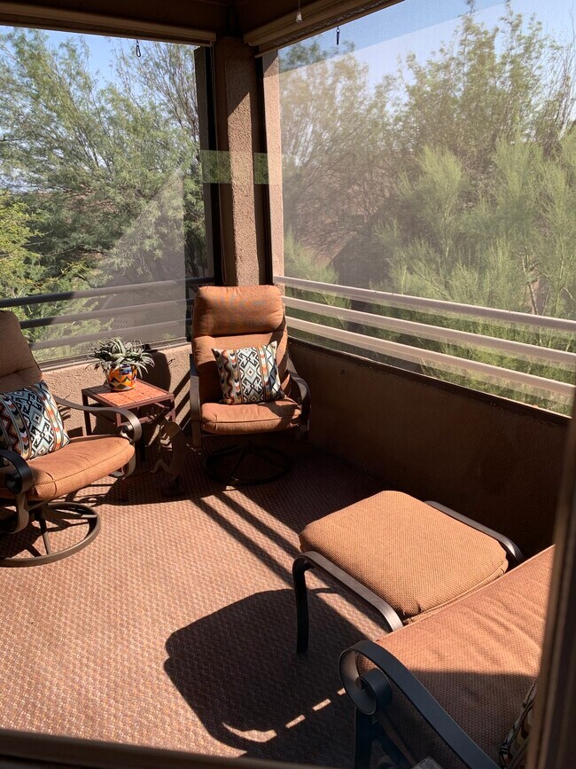 Building Photo - 6655 N Canyon Crest Dr