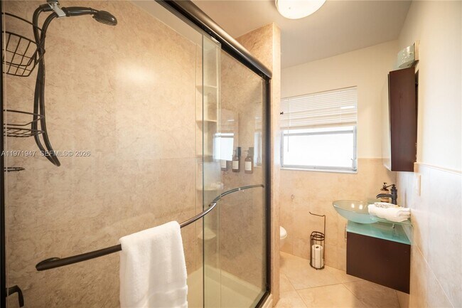 Building Photo - 2121 NE 62nd St