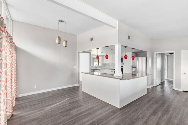 Building Photo - Charming Haven for Rent: Your Ideal Home A...