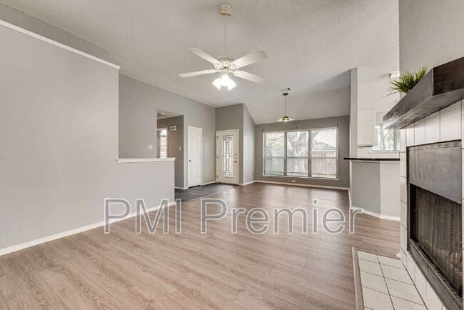 Building Photo - 1220 Royal Crescent Dr