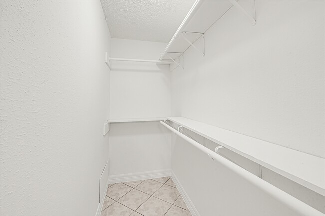 Building Photo - 9208 Carousel Ln