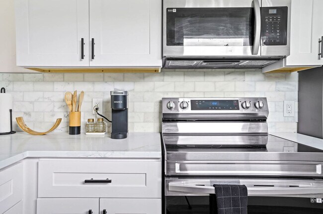 Building Photo - 4603 N Ocean Blvd