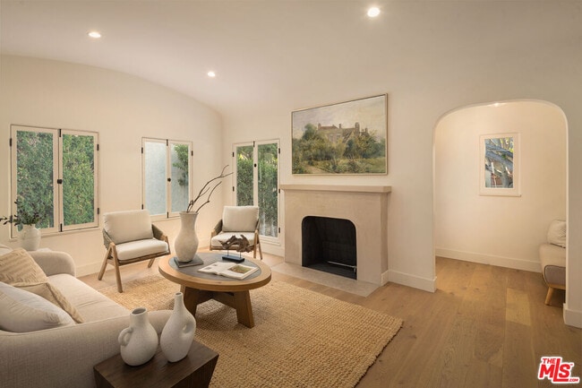 Building Photo - 8817 Ashcroft Ave