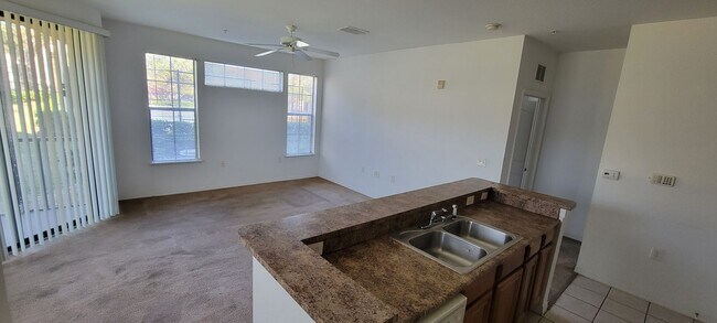 Building Photo - Serenata One bedroom Condo