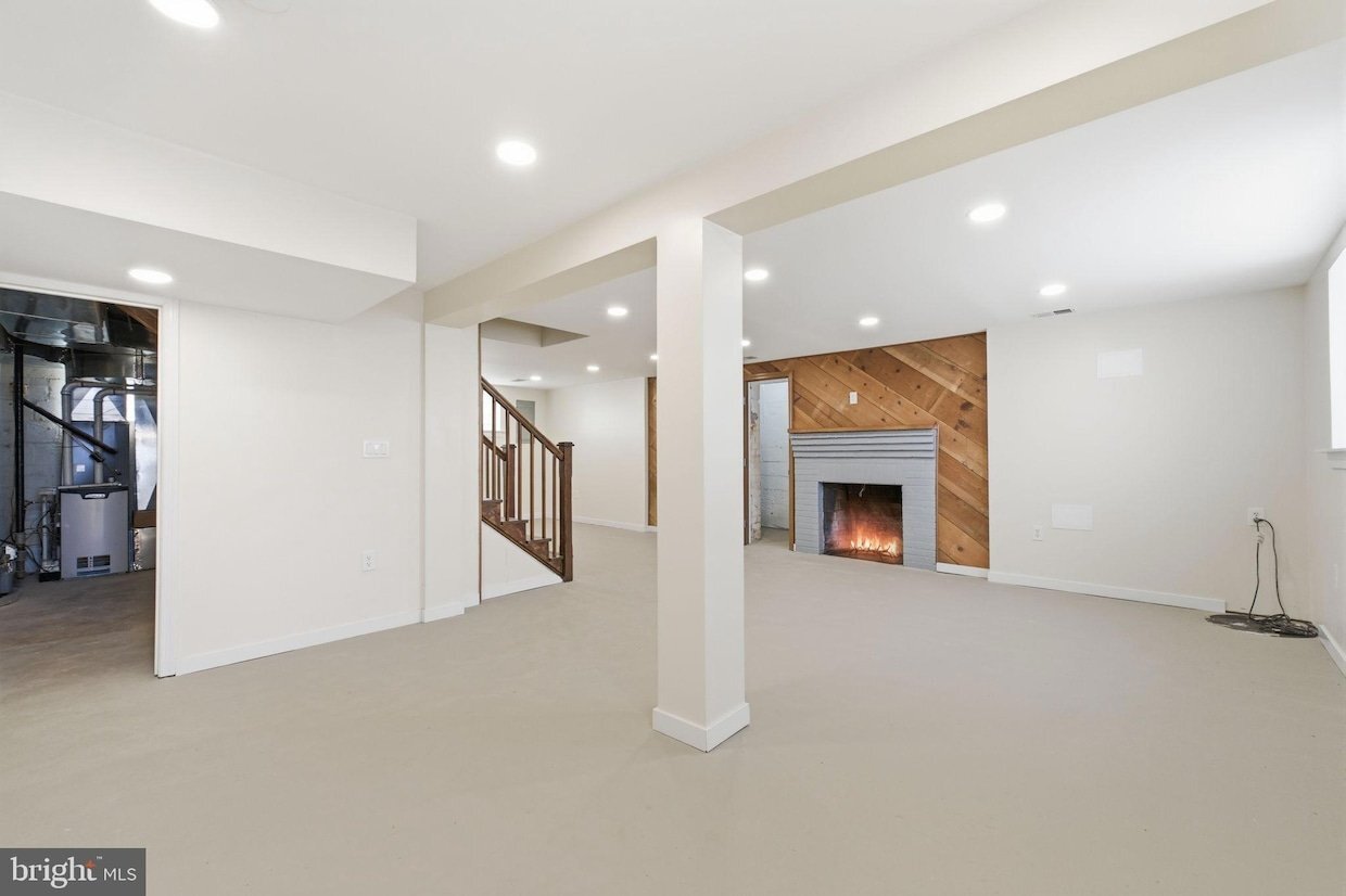 Building Photo - 3225 Chestnut St NE