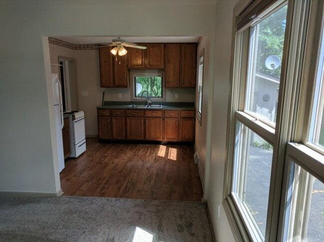 Building Photo - 12916 Ventura Blvd