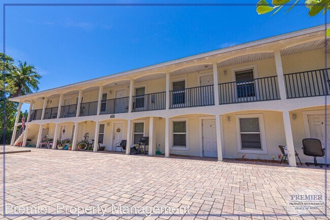 Building Photo - 1555 Blue Point Ave