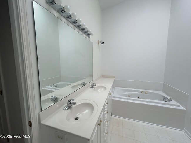Building Photo - 4140 Breezewood Dr