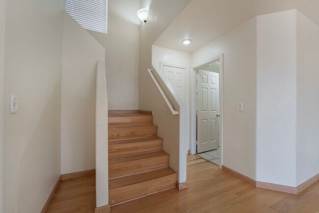 Building Photo - Beautiful Home in a Corner Lot!