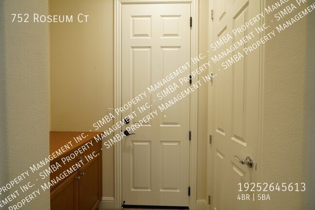Building Photo - 752 Roseum Ct