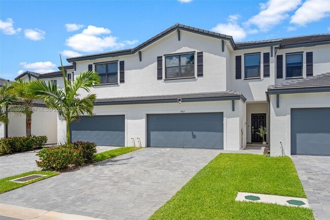 Building Photo - 4917 Oakmont Dr