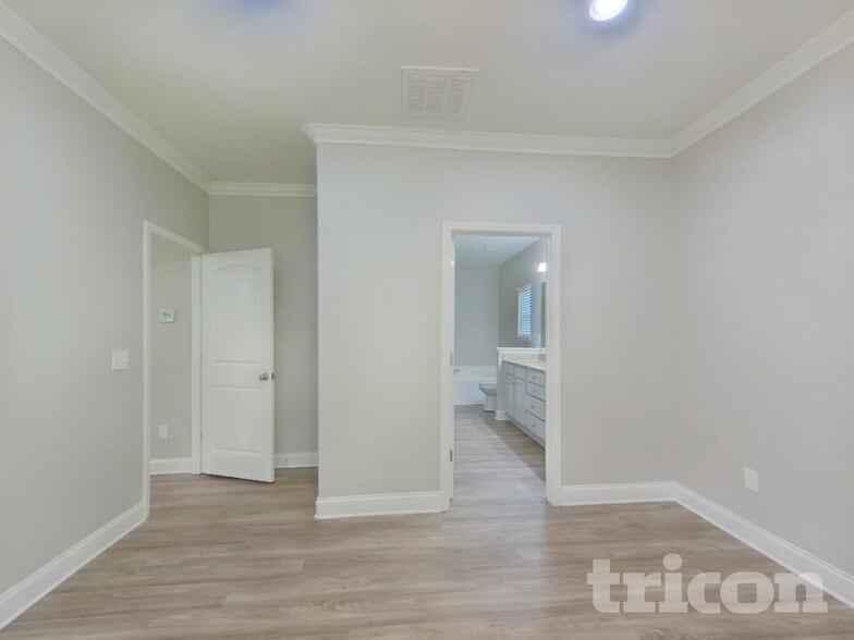 Building Photo - 1814 Woods Ln