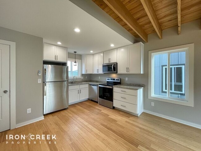 Building Photo - 79 E Cascade St