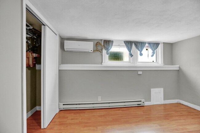 Building Photo - 434 Folcroft St