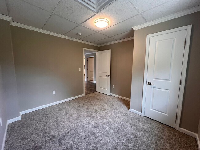 Building Photo - Brand New 3 bedroom Apartment ready for im...