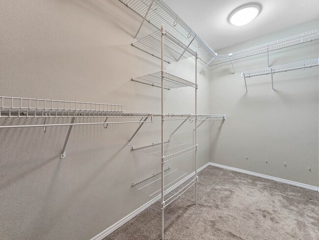 Building Photo - 2-Story modern home in Silver Firs. Large outdoor space!!!