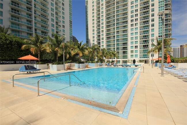 Building Photo - 950 Brickell Bay Dr