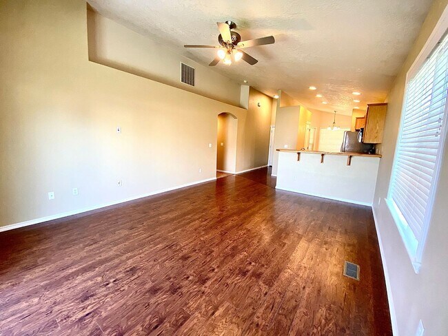 Building Photo - 3 bedroom 2 bath Walking Distance to Sage Valley Middle School