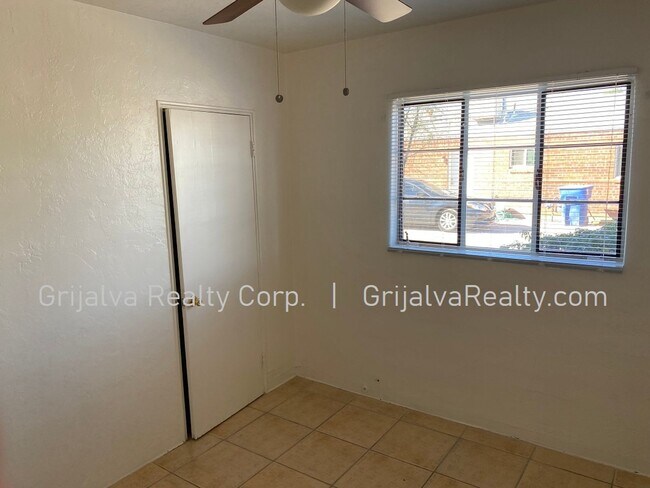 Building Photo - 4525 E 17th St