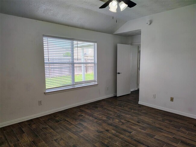 Building Photo - 21411 Forest Colony Dr