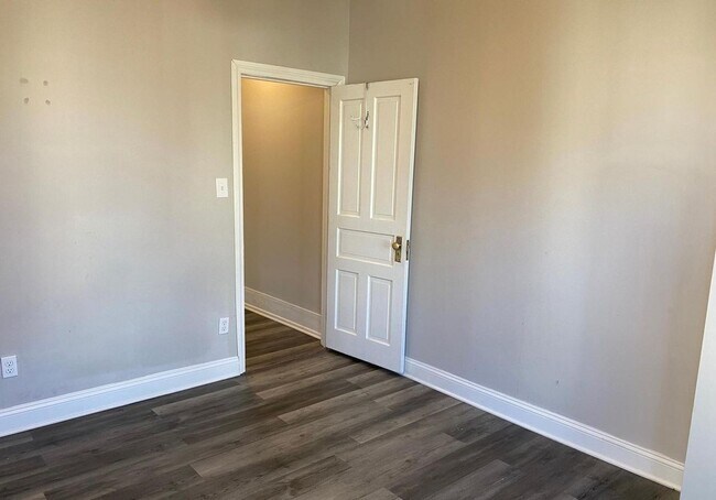 Building Photo - Section 8 ONLY!!