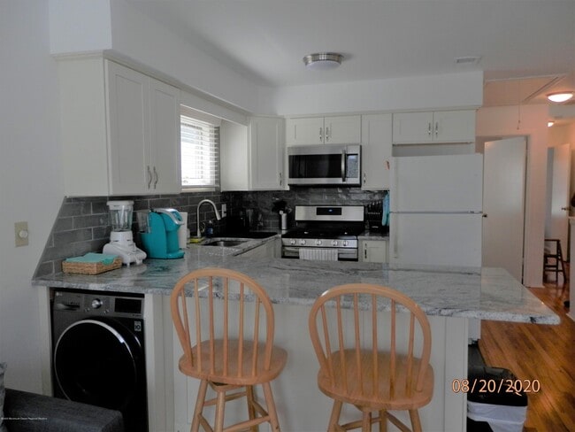 Building Photo - 613 Brinley Ave