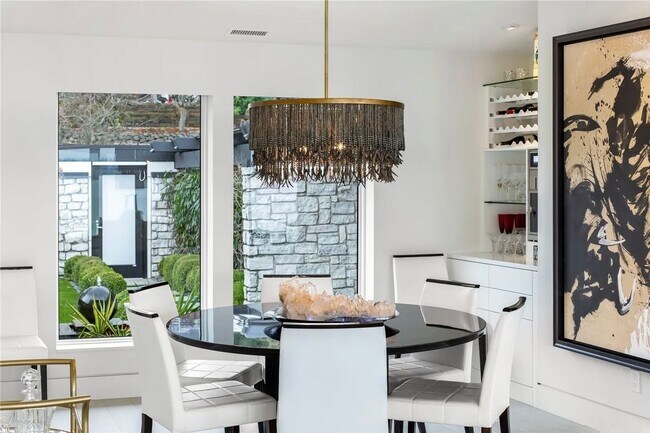 Building Photo - Leschi Waterfront Home