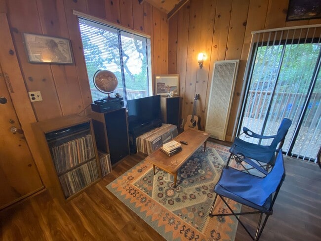 Building Photo - 9000 - EMERALD HILLS