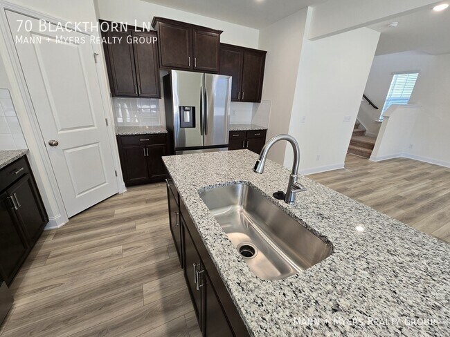 Building Photo - 70 Blackthorn Ln