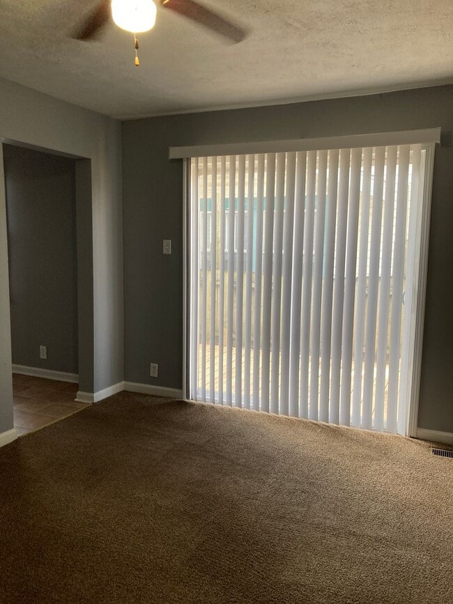 Building Photo - Nice 2 bedroom with fenced in back yard.