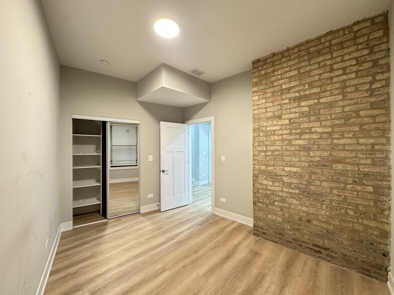 Building Photo - 439 W Belden