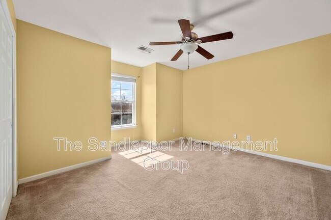 Building Photo - 217 Meadow Wood Rd