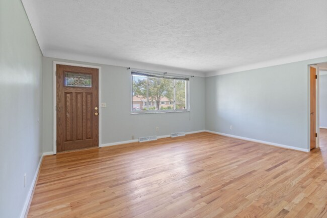 Building Photo - 3441 Nandale Dr