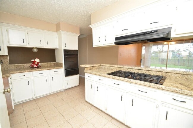 Building Photo - 439 Breeze Park Dr