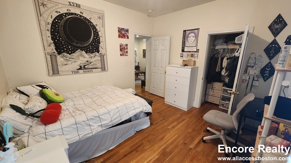 Building Photo - 66 Egmont St