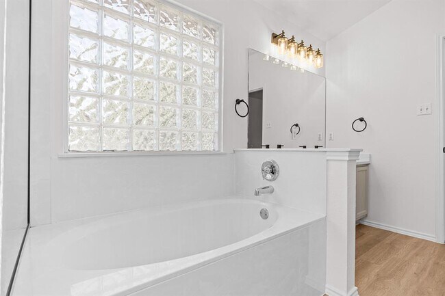 Building Photo - 10208 Laredo Dr