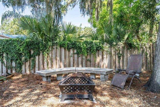 Building Photo - 1317 Cocoanut Ave