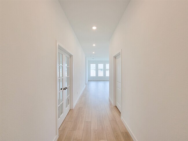 Building Photo - 17850 Aile Pierre Pass