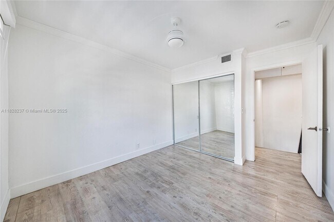 Building Photo - 20945 Bay Ct